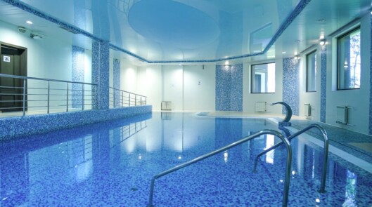 Бассейн и бани